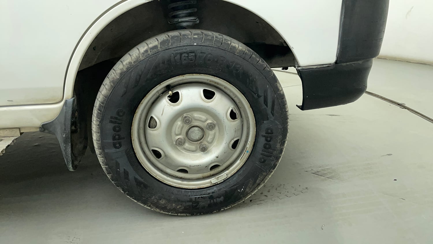 Used 2016 Maruti Suzuki Eeco 5 STR WITH A/C+HTR Petrol Manual tyres RIGHT FRONT TYRE RIM VIEW