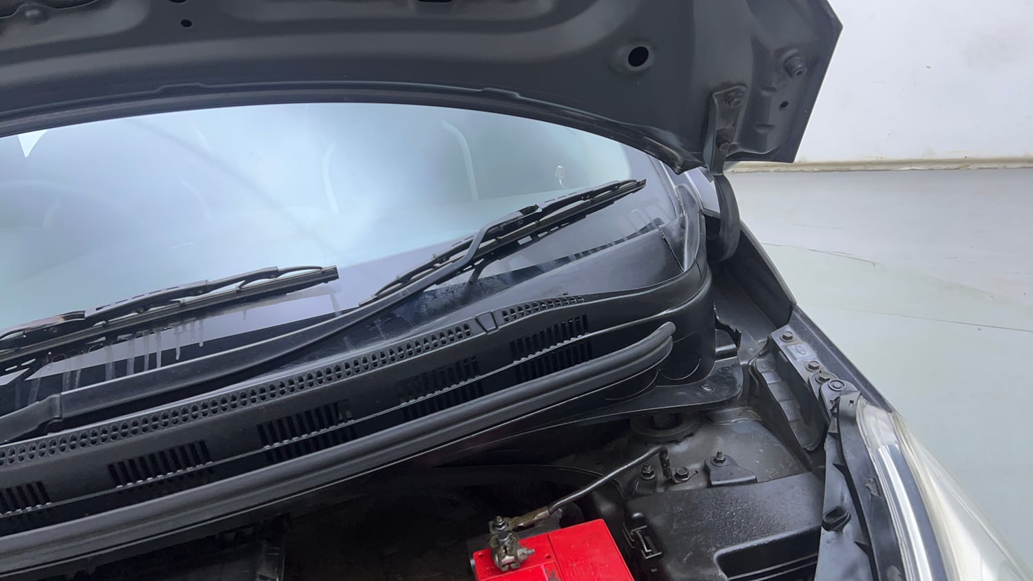 Used 2016 Hyundai Grand i10 Sportz 1.2 Kappa VTVT Petrol Manual engine ENGINE LEFT SIDE HINGE & APRON VIEW