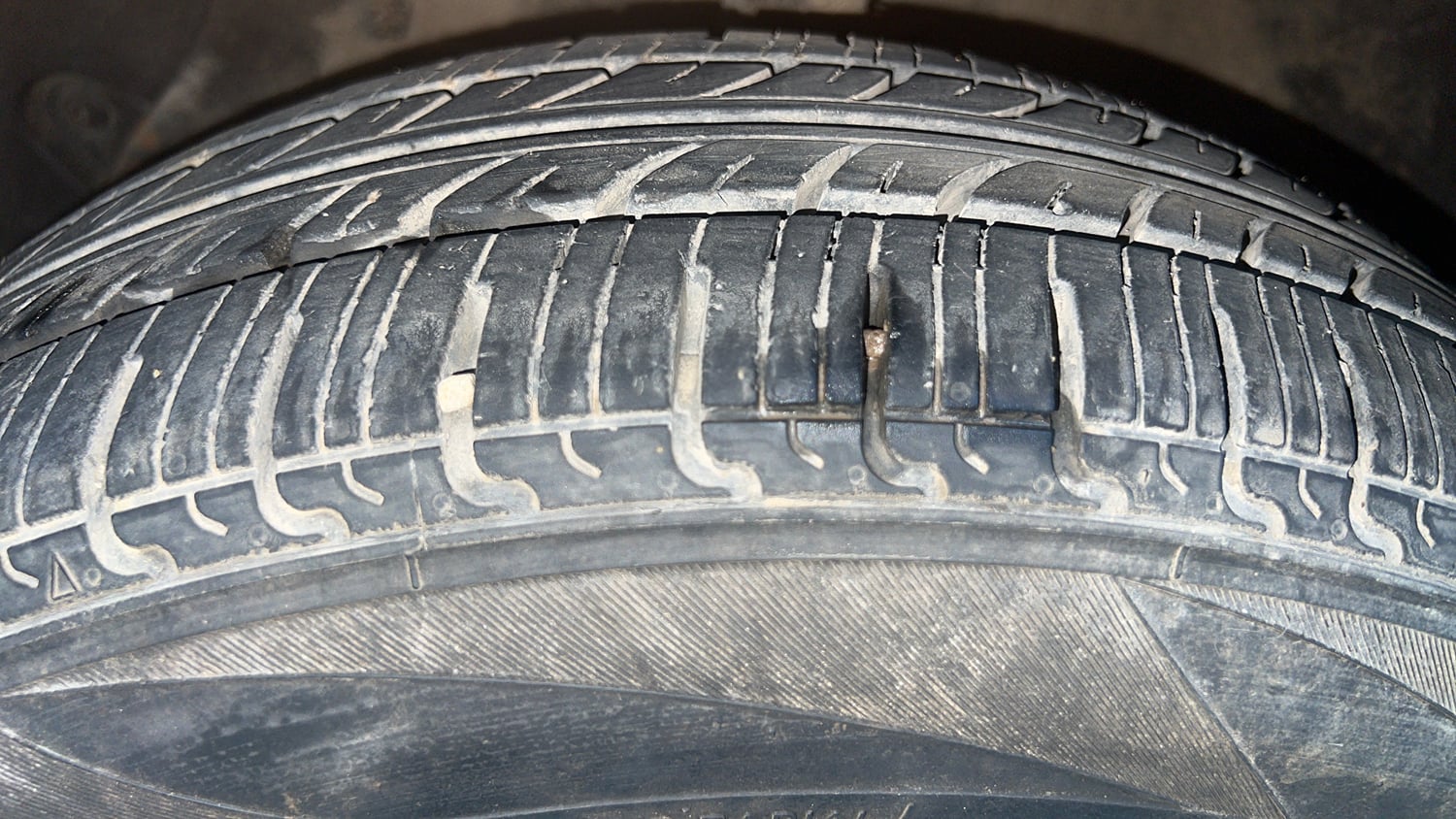 Used 2018 Hyundai Grand i10 Magna 1.2 Kappa VTVT Petrol Manual tyres LEFT FRONT TYRE TREAD VIEW