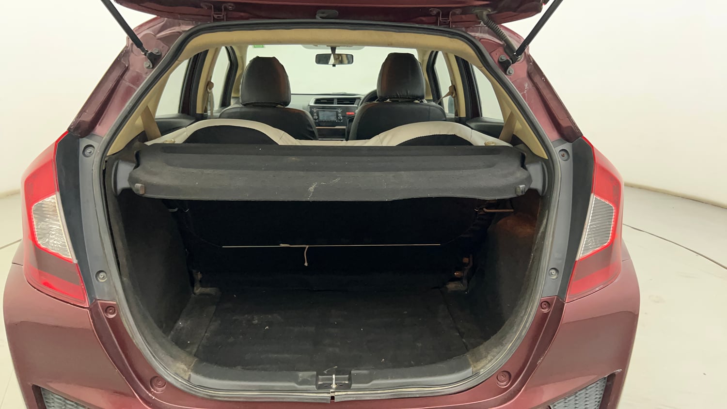 Used 2015 Honda Jazz V AT Petrol Petrol Automatic interior DICKY INSIDE VIEW