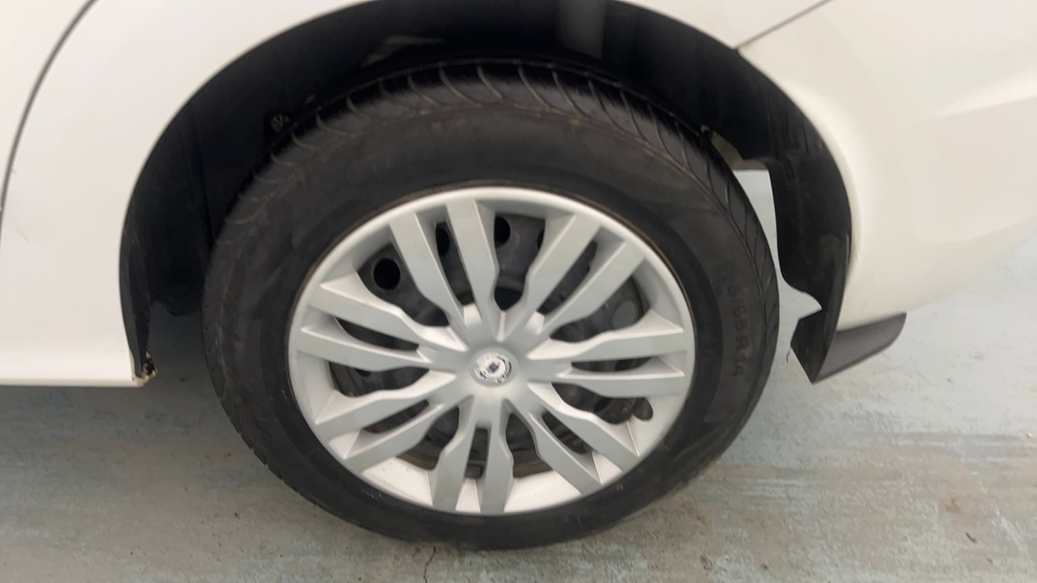 Used 2016 Ford Figo Aspire Trend 1.2 Ti-VCT Petrol Manual tyres LEFT REAR TYRE RIM VIEW