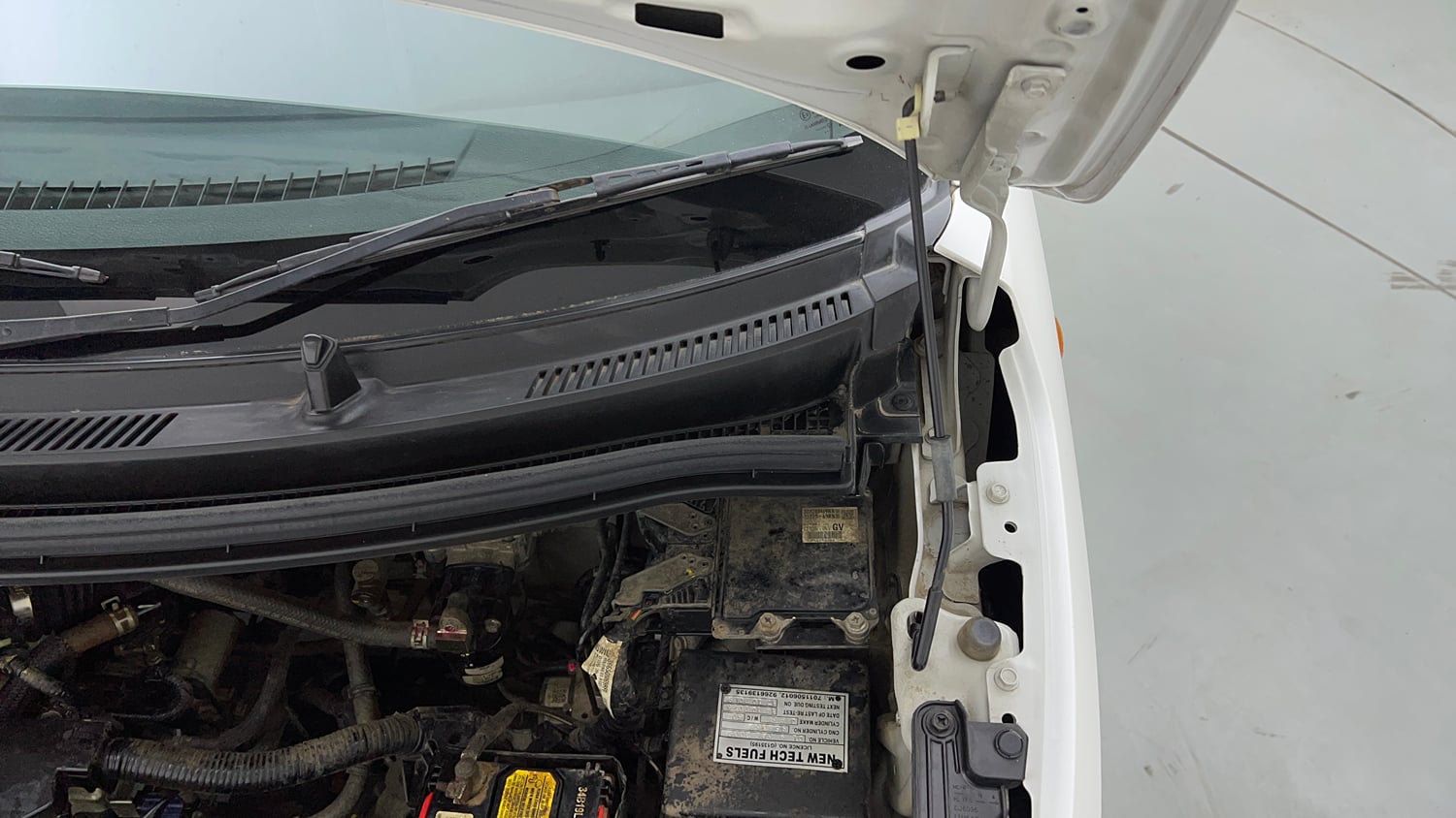 Used 2024 Maruti Suzuki Wagon R VXI 1.0 CNG Cng Manual engine ENGINE LEFT SIDE HINGE & APRON VIEW