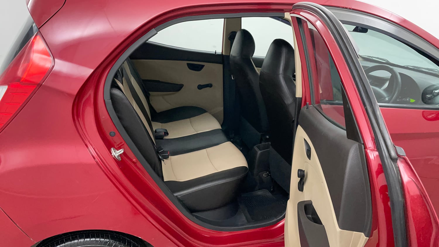 Used 2017 Hyundai Eon Era + Petrol Manual interior RIGHT SIDE REAR DOOR CABIN VIEW