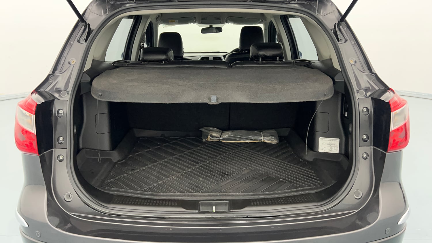 Used 2022 Maruti Suzuki S-Cross Zeta Petrol Manual interior DICKY INSIDE VIEW