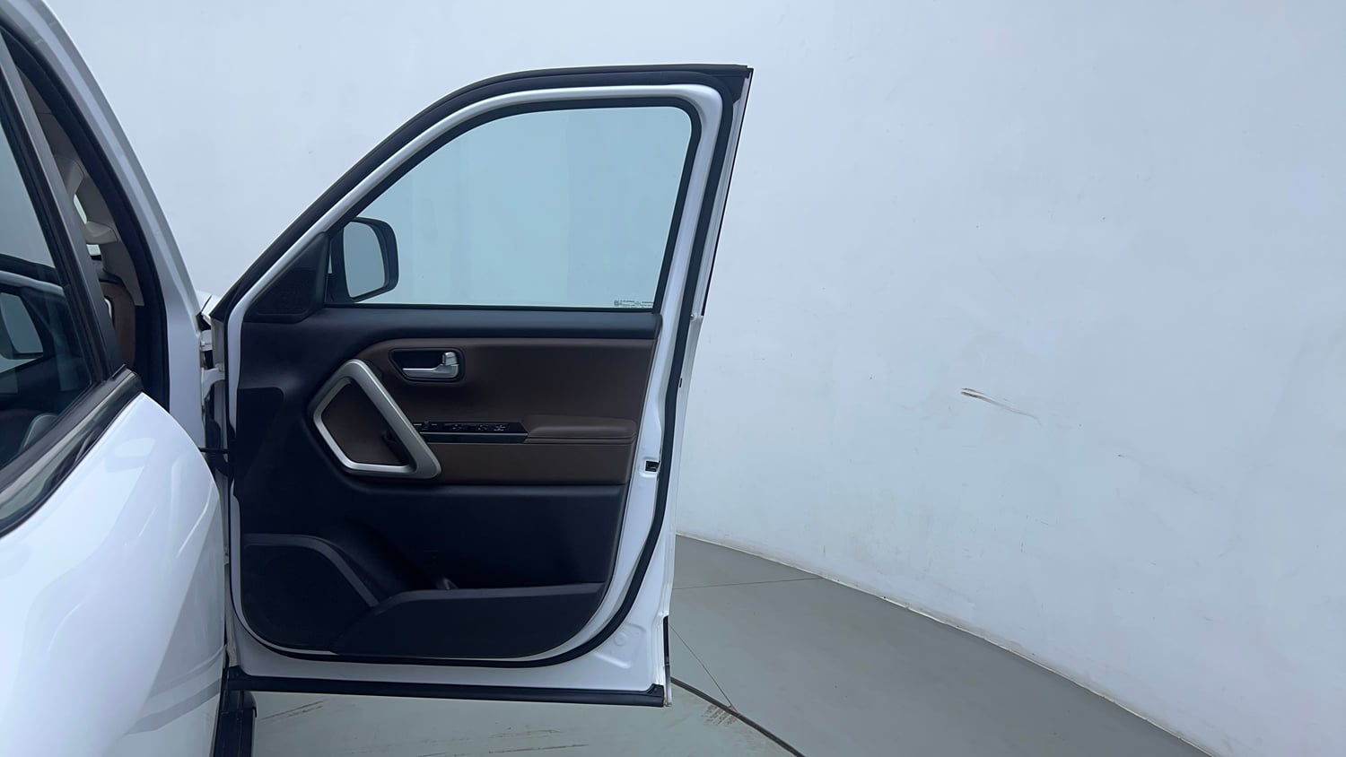 Used 2024 Mahindra Scorpio N Z8 L Diesel AT 2WD 7 STR Diesel Automatic interior RIGHT FRONT DOOR OPEN VIEW