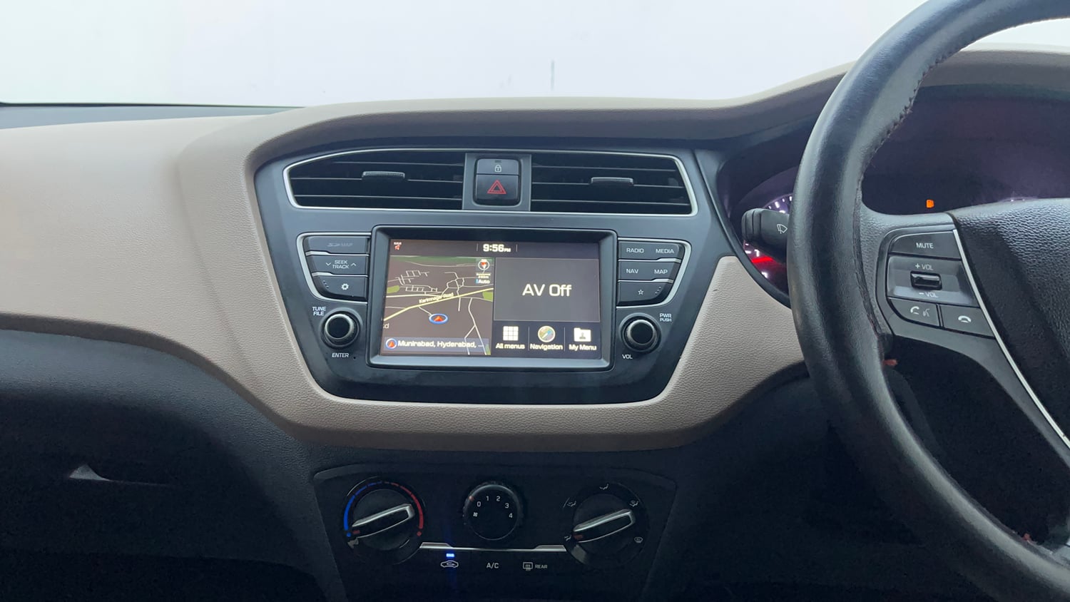 Used 2020 Hyundai Elite i20 Sportz Plus 1.2 Petrol Manual interior MUSIC SYSTEM & AC CONTROL VIEW