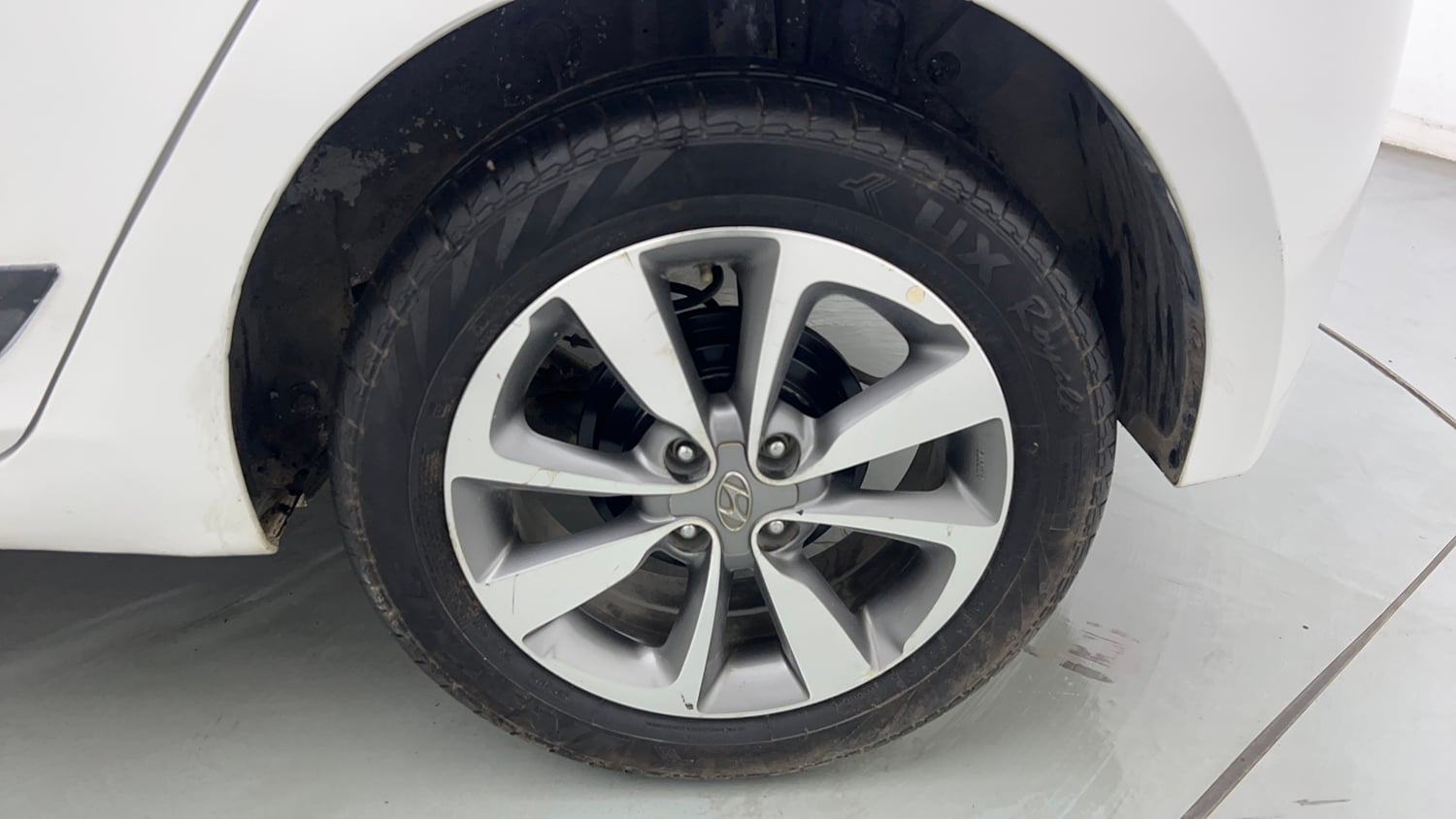 Used 2016 Hyundai Elite i20 Asta 1.2 (O) Petrol Manual tyres LEFT REAR TYRE RIM VIEW