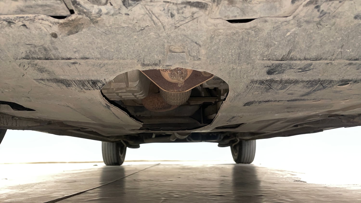 Used 2022 Mahindra XUV 300 W8 (O) 1.5 Diesel AMT Diesel Automatic extra FRONT LEFT UNDERBODY VIEW