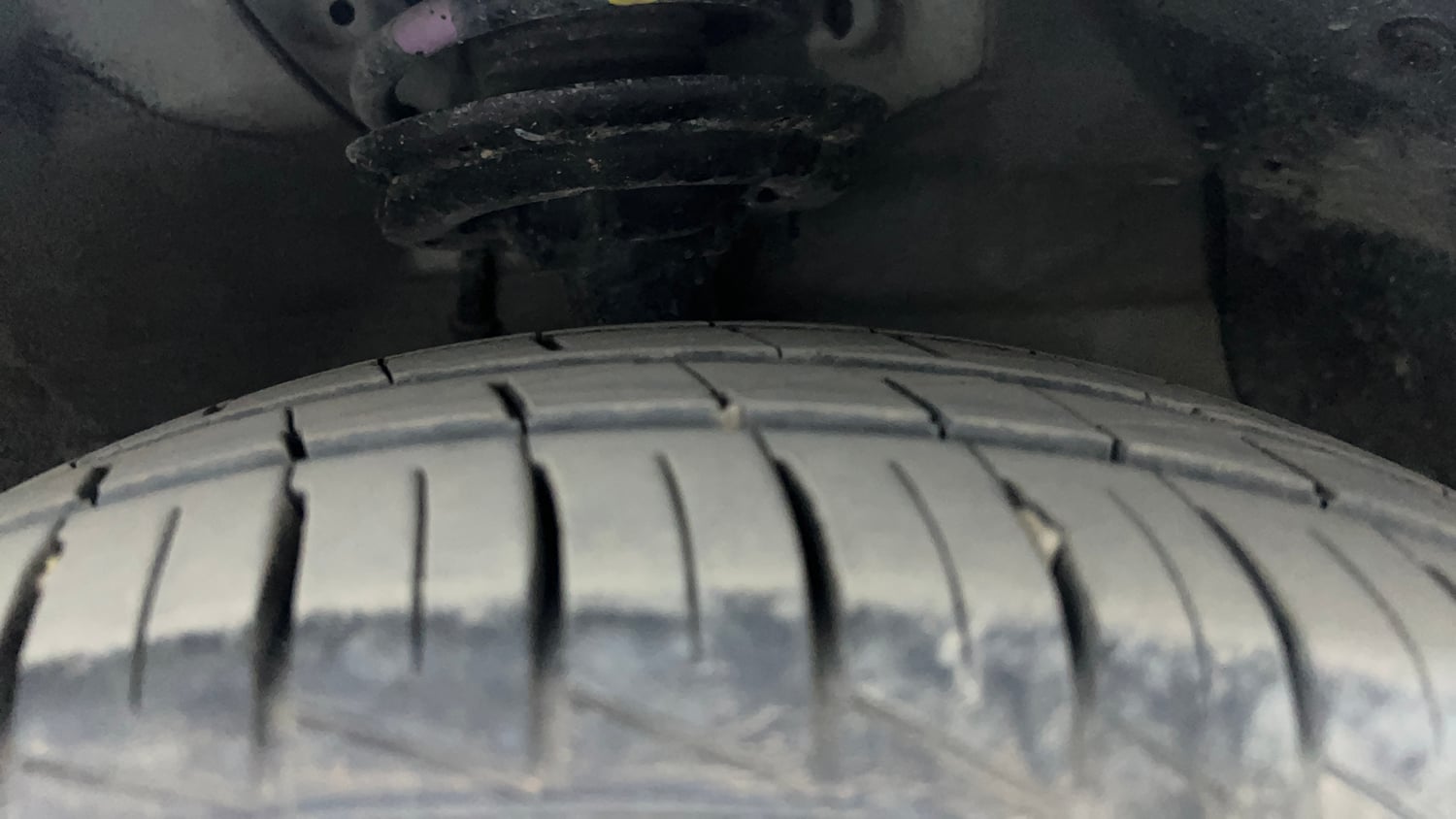 Used 2018 Hyundai Grand i10 Asta 1.2 Kappa VTVT Petrol Manual tyres RIGHT FRONT TYRE TREAD VIEW