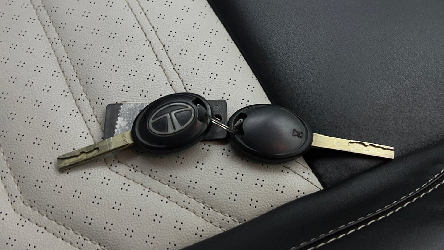 Used 2023 Tata Punch Pure MT Petrol Manual extra CAR KEY VIEW