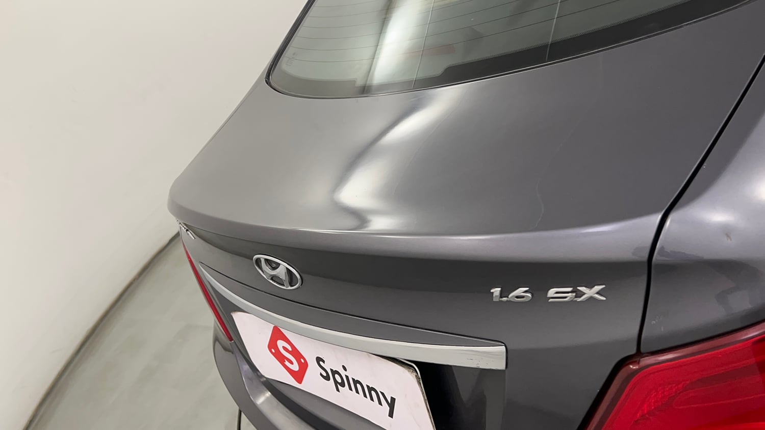 Used 2015 Hyundai Fluidic Verna 4S 1.6 VTVT SX Petrol Manual dents MINOR SCRATCH