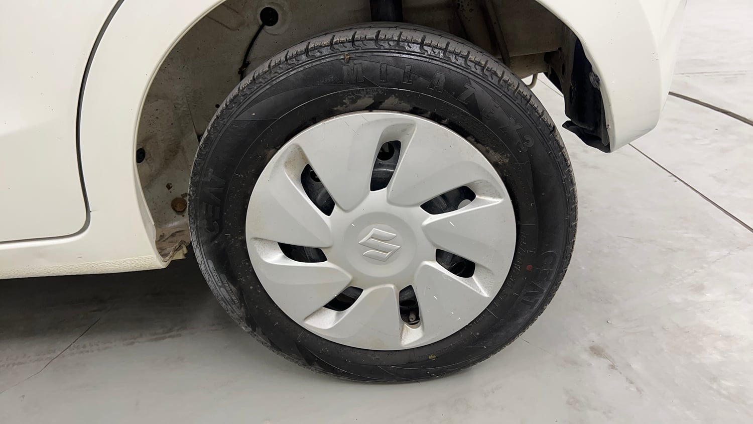 Used 2017 Maruti Suzuki Celerio VXI (O) AMT Petrol Automatic tyres LEFT REAR TYRE RIM VIEW