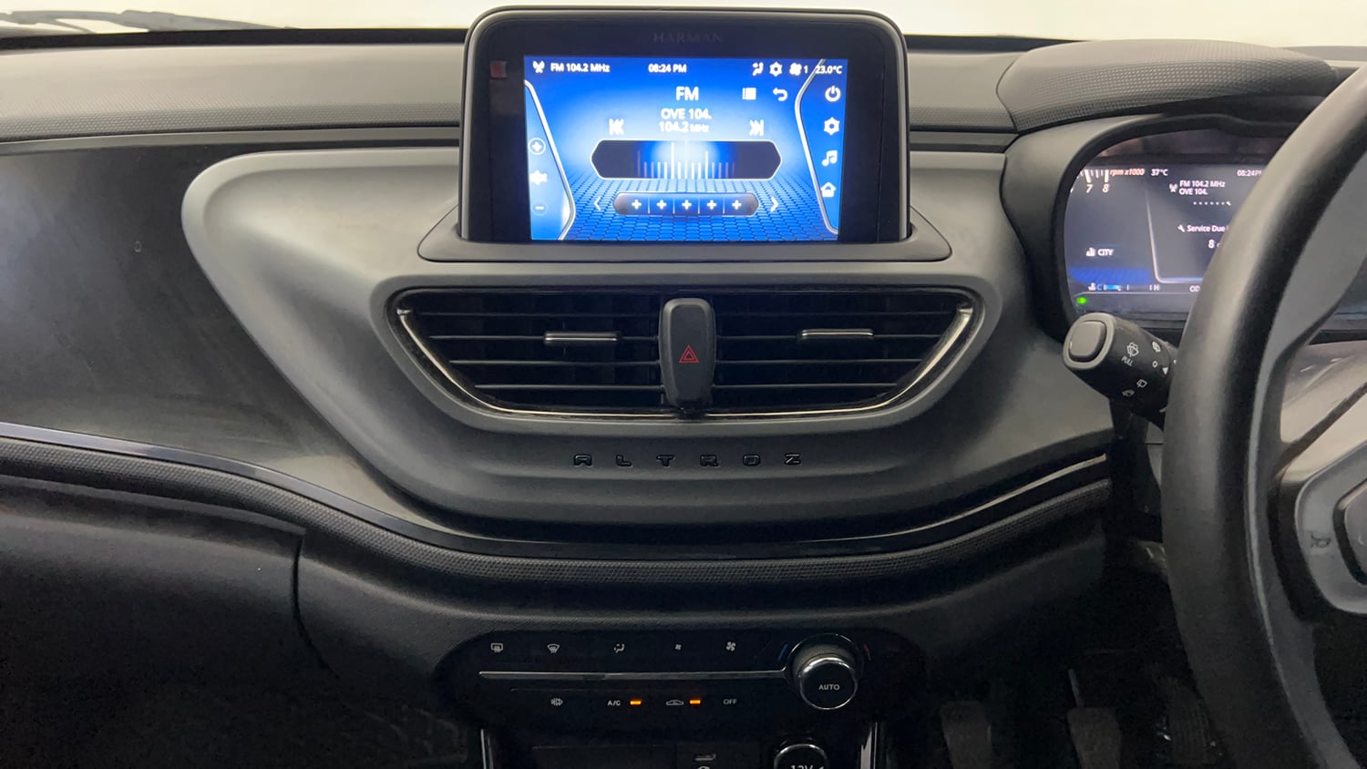 Used 2023 Tata Altroz XZ Plus Petrol Dark Edition Petrol Manual interior MUSIC SYSTEM & AC CONTROL VIEW