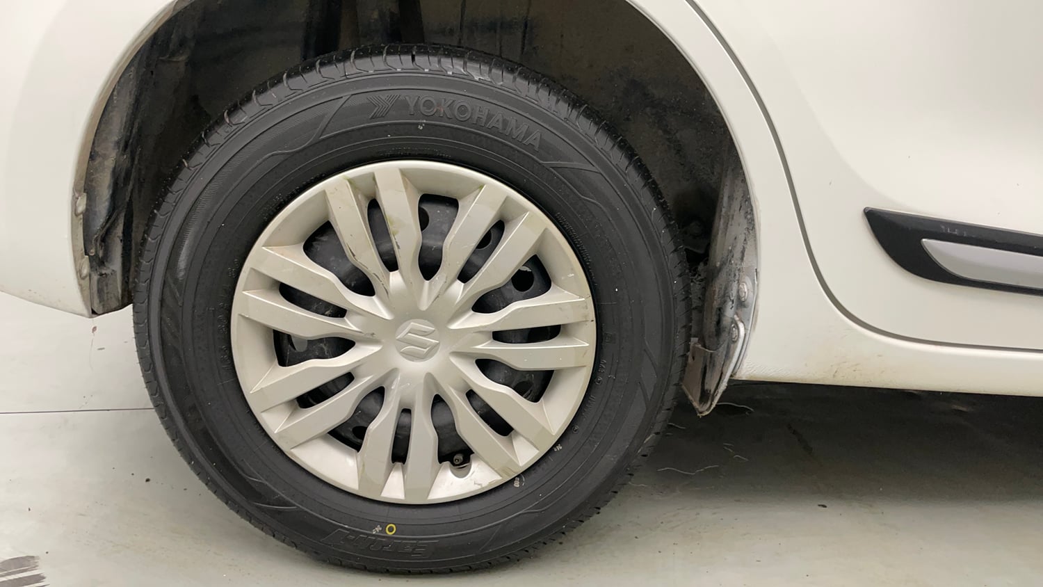 Used 2019 Maruti Suzuki Dzire VXi AMT Petrol Automatic tyres RIGHT REAR TYRE RIM VIEW