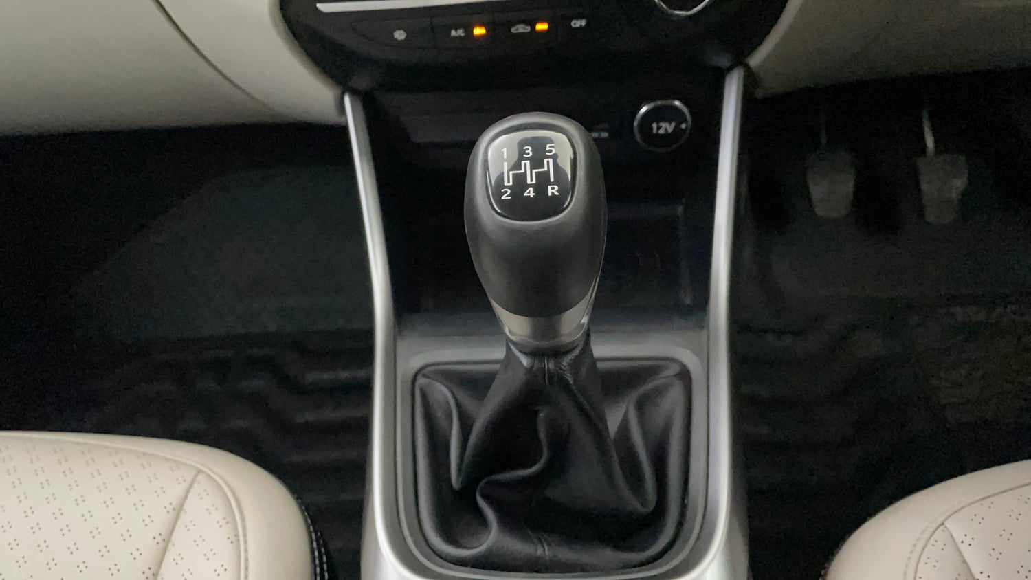 Used 2023 Tata Altroz XZ Plus (S) Petrol Manual interior GEAR  KNOB VIEW
