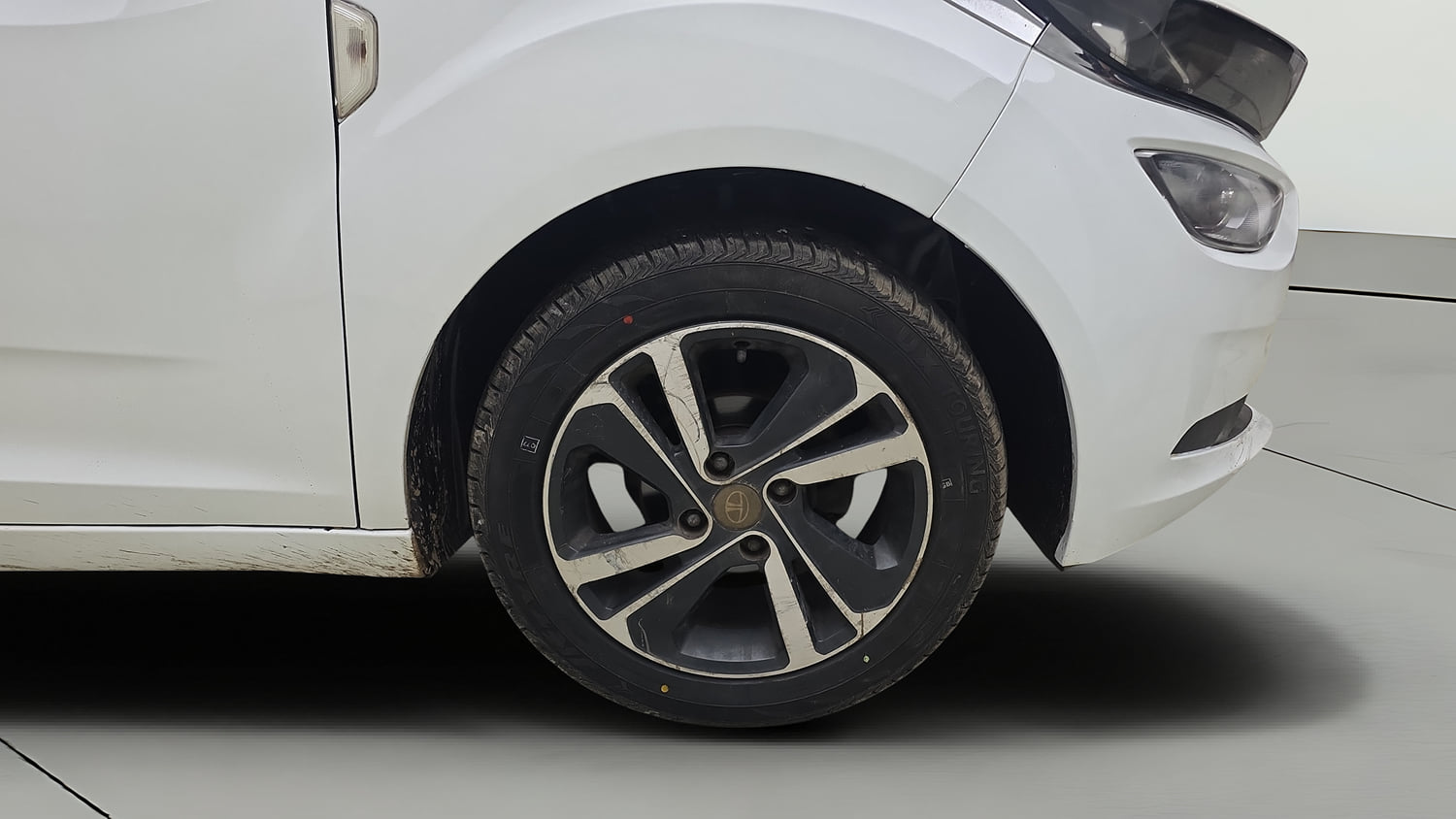 Used 2020 Tata Altroz XZ Petrol Petrol Manual tyres RIGHT FRONT TYRE RIM VIEW
