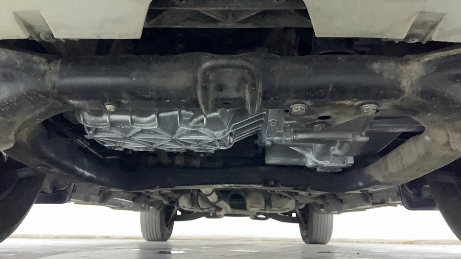 Used 2017 Mahindra XUV500 W4 Diesel Manual extra FRONT LEFT UNDERBODY VIEW