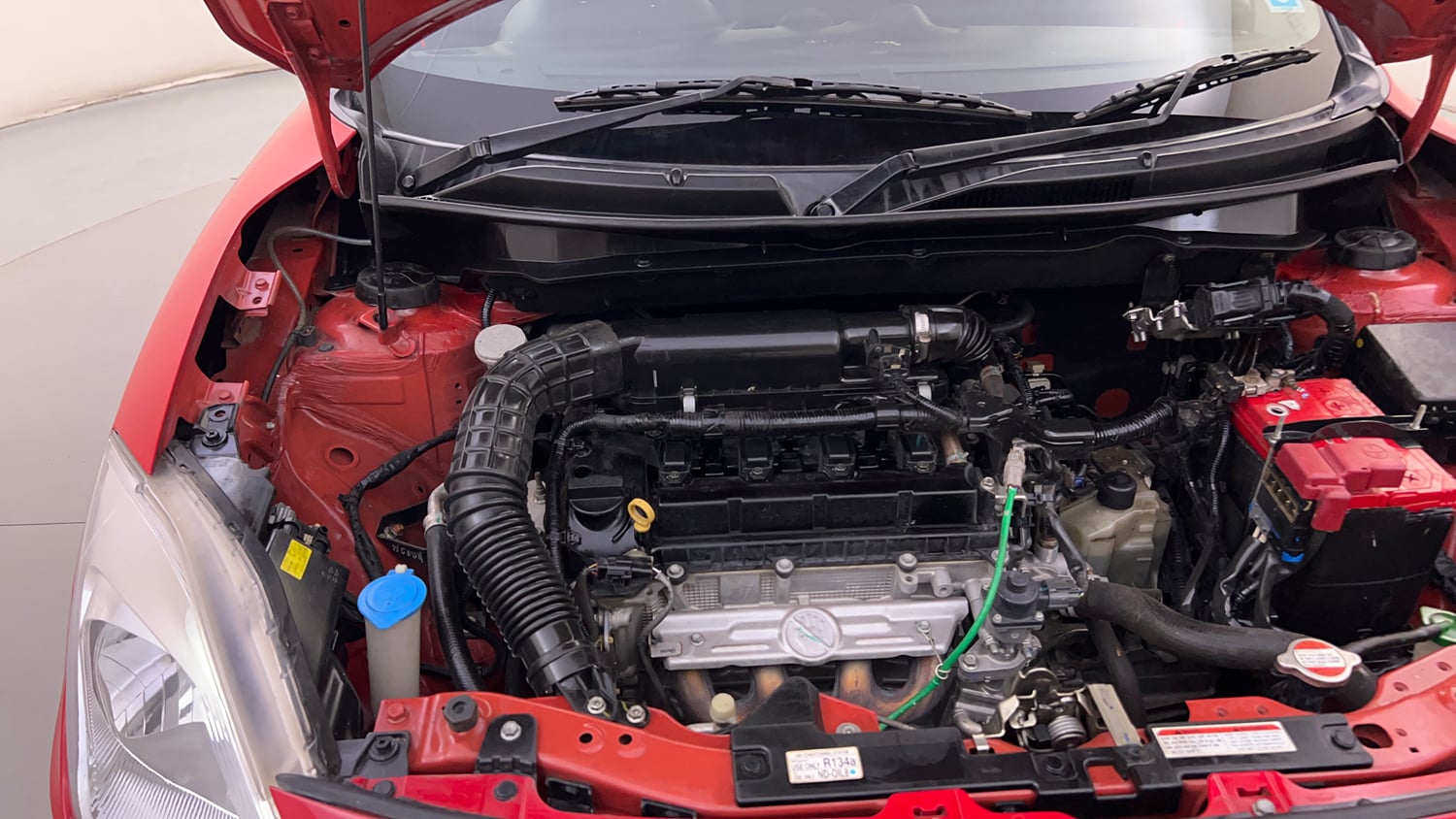 Used 2021 Maruti Suzuki Swift VXi AMT Petrol Automatic engine ENGINE RIGHT SIDE HINGE & APRON VIEW