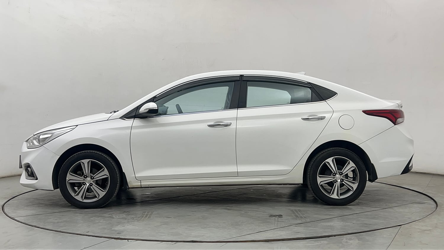 Used 2019 Hyundai Verna SX 1.6 VTVT Petrol Manual exterior LEFT SIDE VIEW