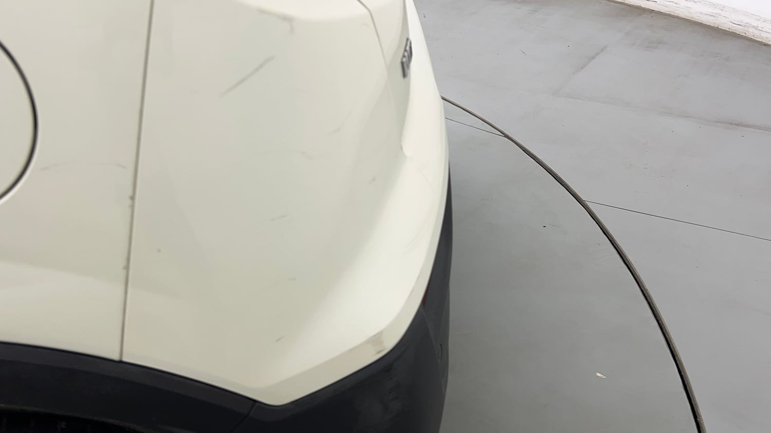Used 2021 Mahindra XUV 300 W8 1.2 Petrol Petrol Manual dents MINOR SCRATCH