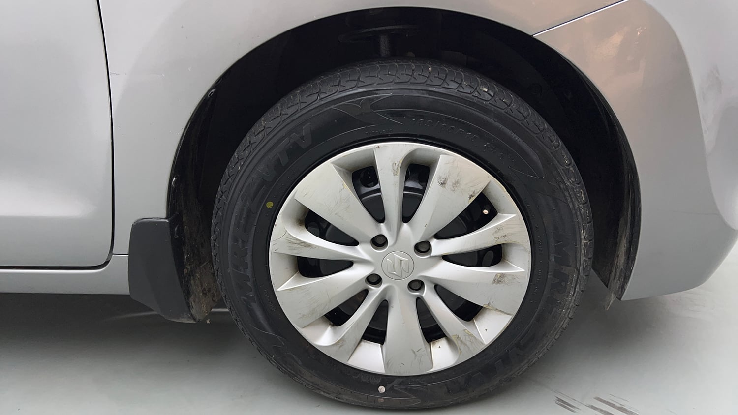 Used 2017 Maruti Suzuki Baleno Delta 1.2 Petrol Manual tyres RIGHT FRONT TYRE RIM VIEW