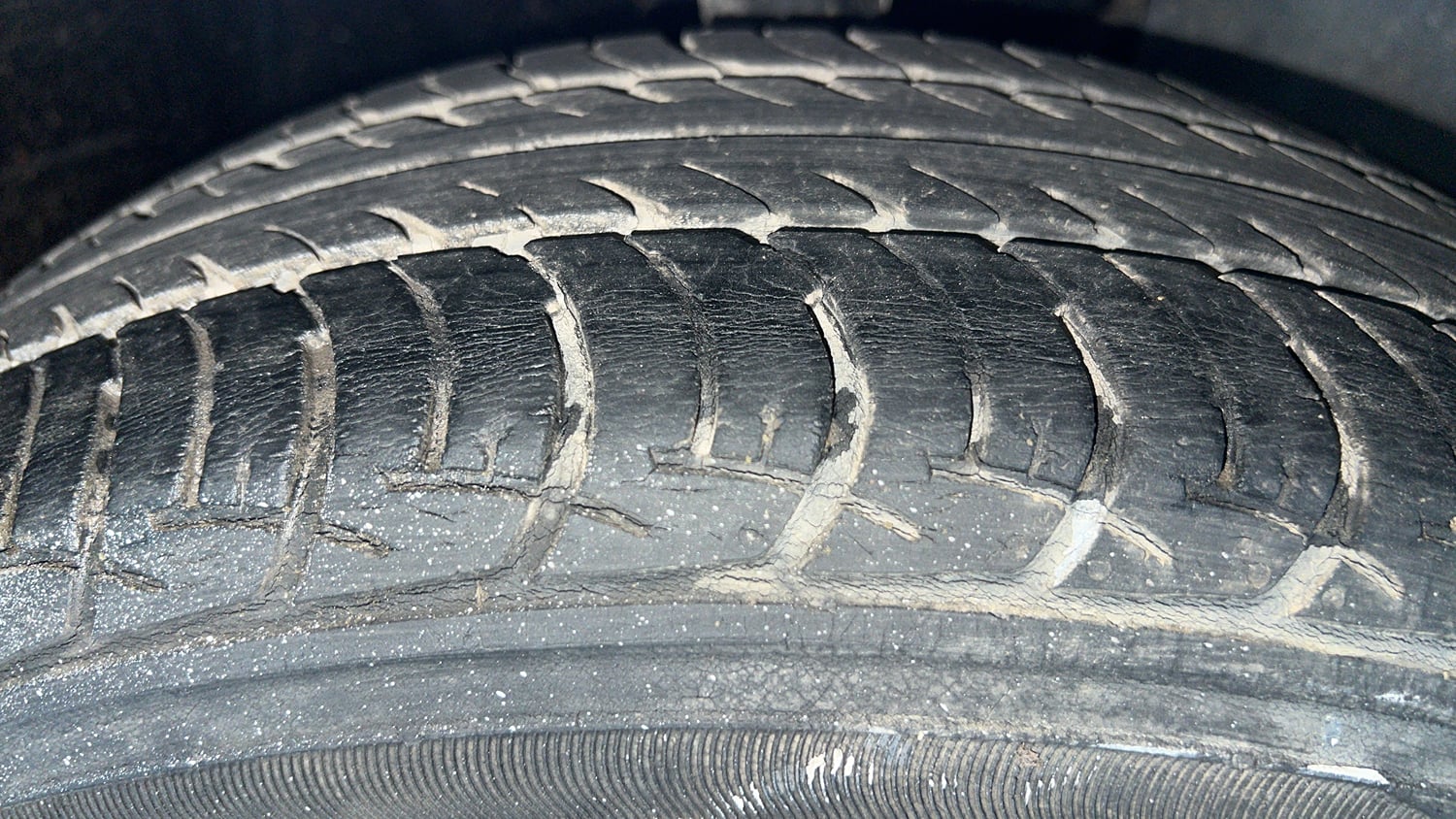 Used 2022 Maruti Suzuki Wagon R 1.0 VXi (O) 1.0 Petrol Manual tyres RIGHT FRONT TYRE TREAD VIEW