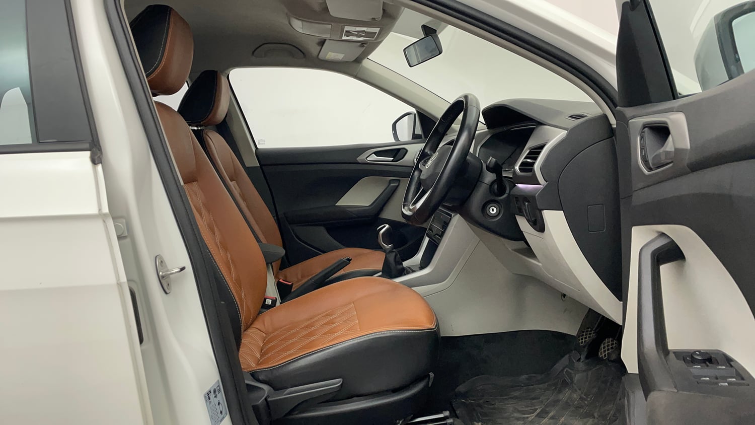Used 2022 Volkswagen Taigun Highline 1.0 TSI MT Petrol Manual interior RIGHT SIDE FRONT DOOR CABIN VIEW
