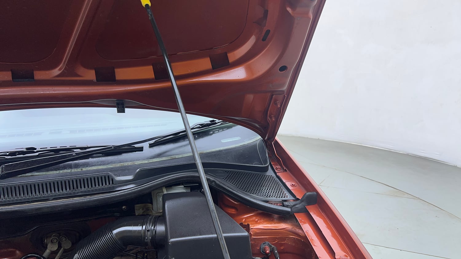 Used 2014 Volkswagen Polo Comfortline 1.2L (P) Petrol Manual engine ENGINE LEFT SIDE HINGE & APRON VIEW