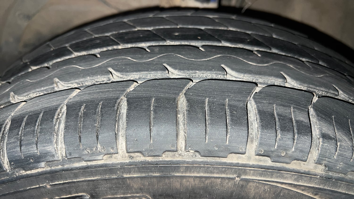 Used 2022 Maruti Suzuki XL6 Zeta MT Petrol Petrol Manual tyres LEFT FRONT TYRE TREAD VIEW