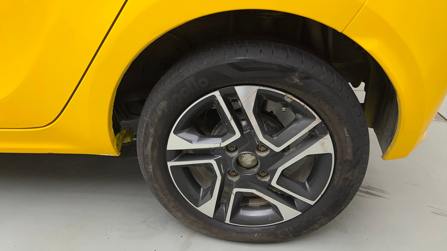 Used 2020 Tata Tiago XZA Plus Petrol Automatic tyres LEFT REAR TYRE RIM VIEW
