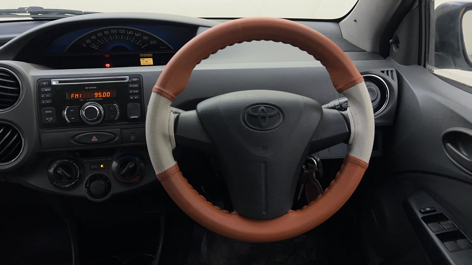 Used 2013 Toyota Etios Liva G Petrol Manual interior STEERING VIEW
