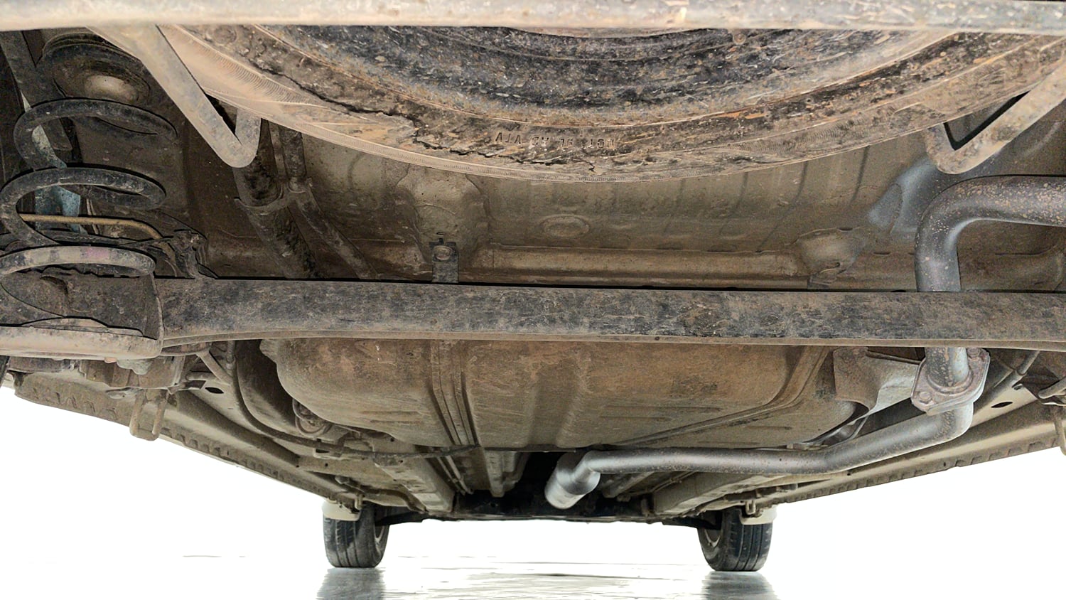 Used 2017 Maruti Suzuki Ertiga ZXI+ Petrol Manual extra REAR UNDERBODY VIEW (TAKEN FROM REAR)