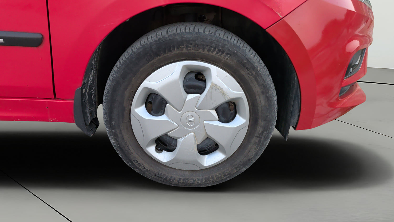 Used 2021 Tata Tiago XT Petrol Manual tyres RIGHT FRONT TYRE RIM VIEW