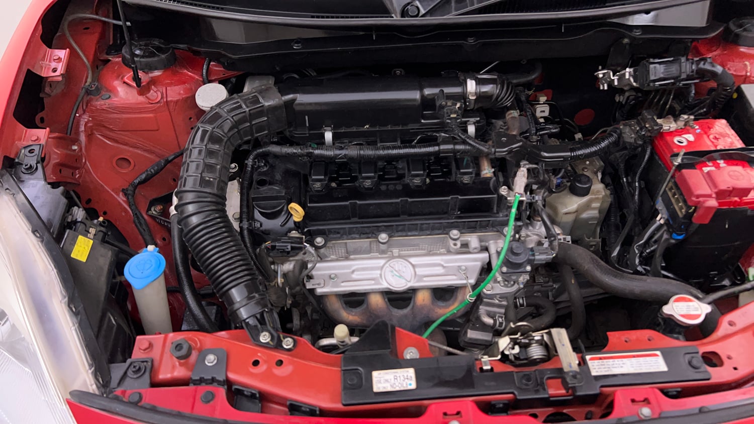 Used 2021 Maruti Suzuki Swift VXi AMT Petrol Automatic engine ENGINE RIGHT SIDE VIEW