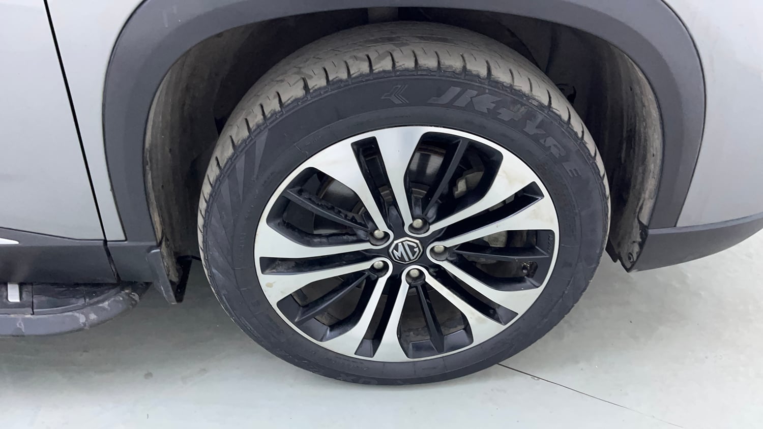 Used 2022 MG Motors Hector Plus Sharp 2.0 Diesel Turbo MT 6-STR Diesel Manual tyres RIGHT FRONT TYRE RIM VIEW