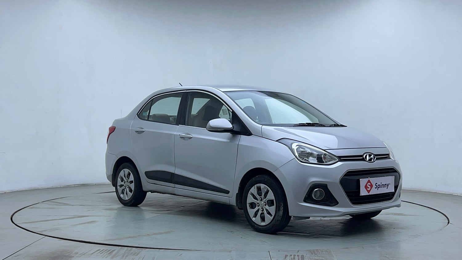 Used 2015 Hyundai Xcent S 1.2 Petrol Manual exterior RIGHT FRONT CORNER VIEW