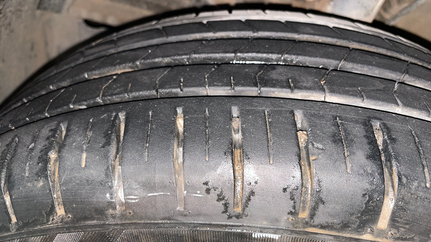 Used 2022 Maruti Suzuki Baleno Alpha AGS Petrol Automatic tyres LEFT FRONT TYRE TREAD VIEW