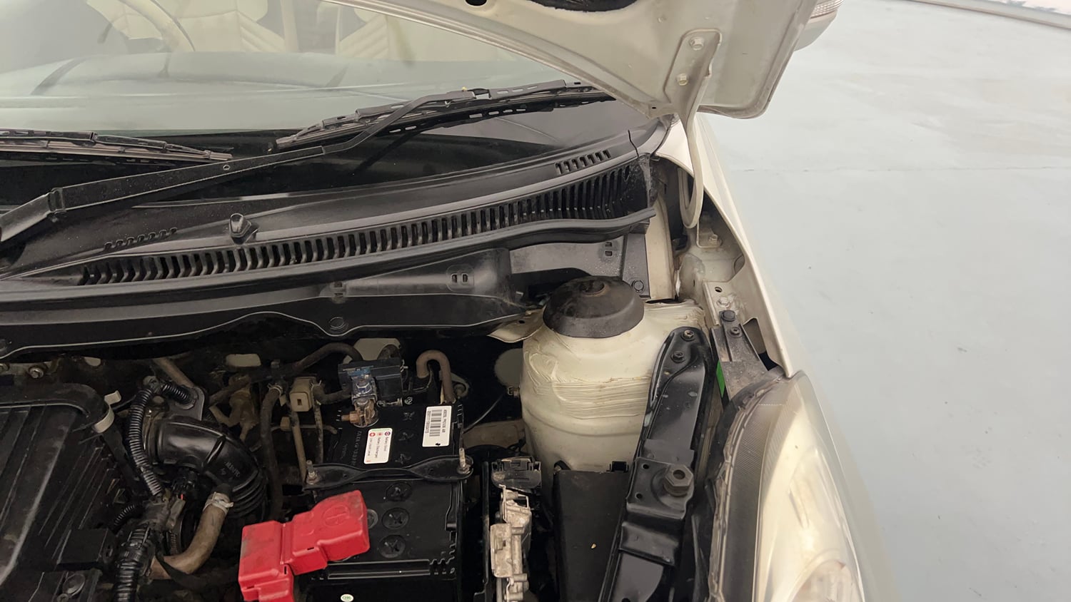 Used 2015 Maruti Suzuki Swift Dzire VXI Petrol Manual engine ENGINE LEFT SIDE HINGE & APRON VIEW