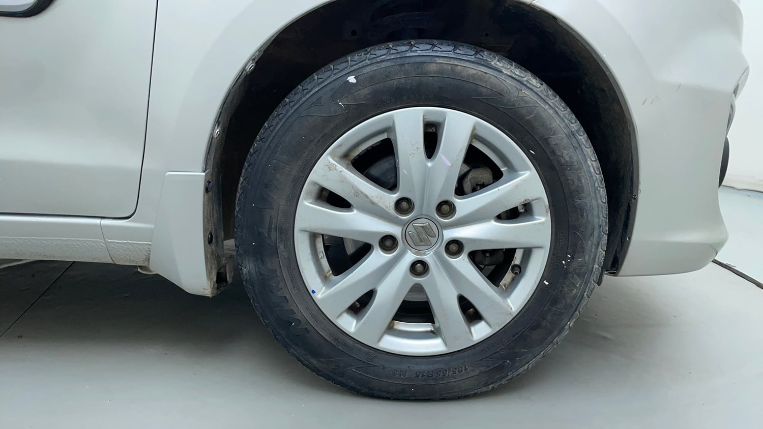 Used 2017 Maruti Suzuki Ertiga ZXI+ Petrol Manual tyres RIGHT FRONT TYRE RIM VIEW