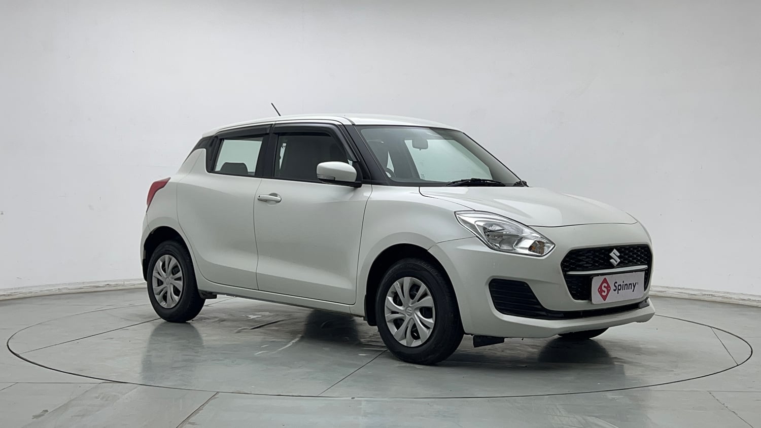 Used 2022 Maruti Suzuki Swift VXi Petrol Manual exterior RIGHT FRONT CORNER VIEW
