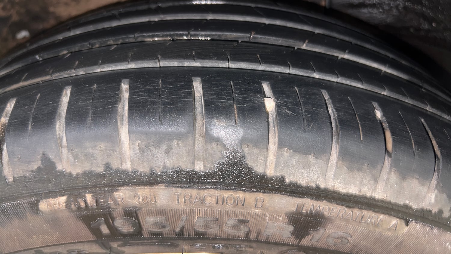 Used 2017 Hyundai Elite i20 Asta 1.2 (O) Petrol Manual tyres RIGHT REAR TYRE TREAD VIEW