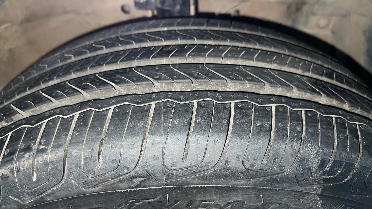 Used 2015 Maruti Suzuki Swift ZXi Petrol Manual tyres RIGHT FRONT TYRE TREAD VIEW