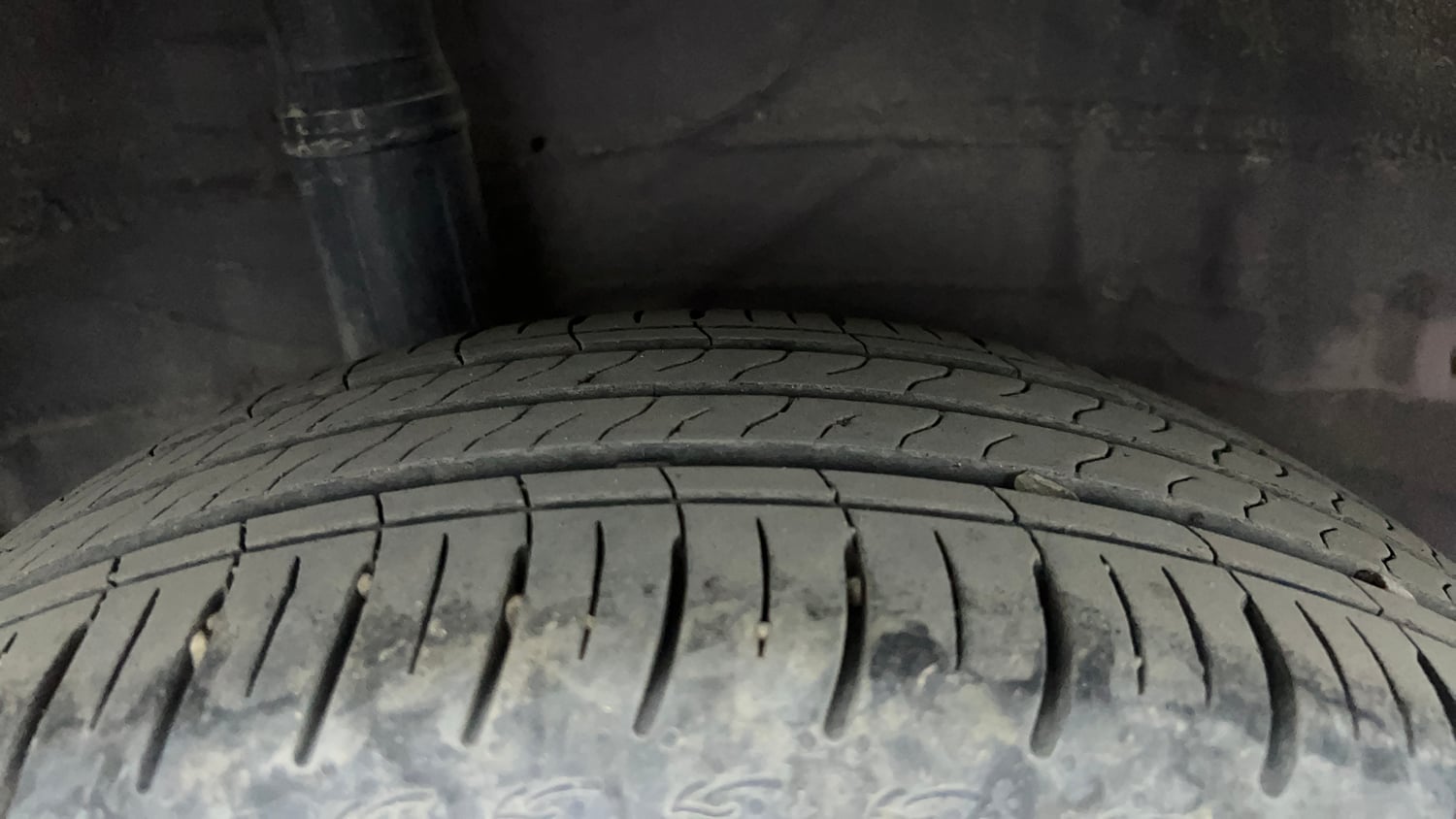 Used 2025 Honda Amaze ZX 1.2 Petrol CVT Petrol Automatic tyres RIGHT REAR TYRE TREAD VIEW