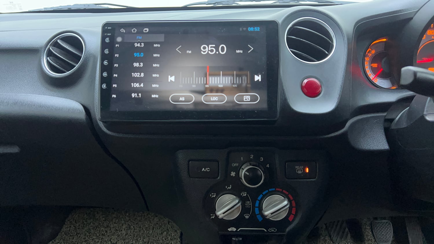 Used 2014 Honda Brio S MT Petrol Manual interior MUSIC SYSTEM & AC CONTROL VIEW