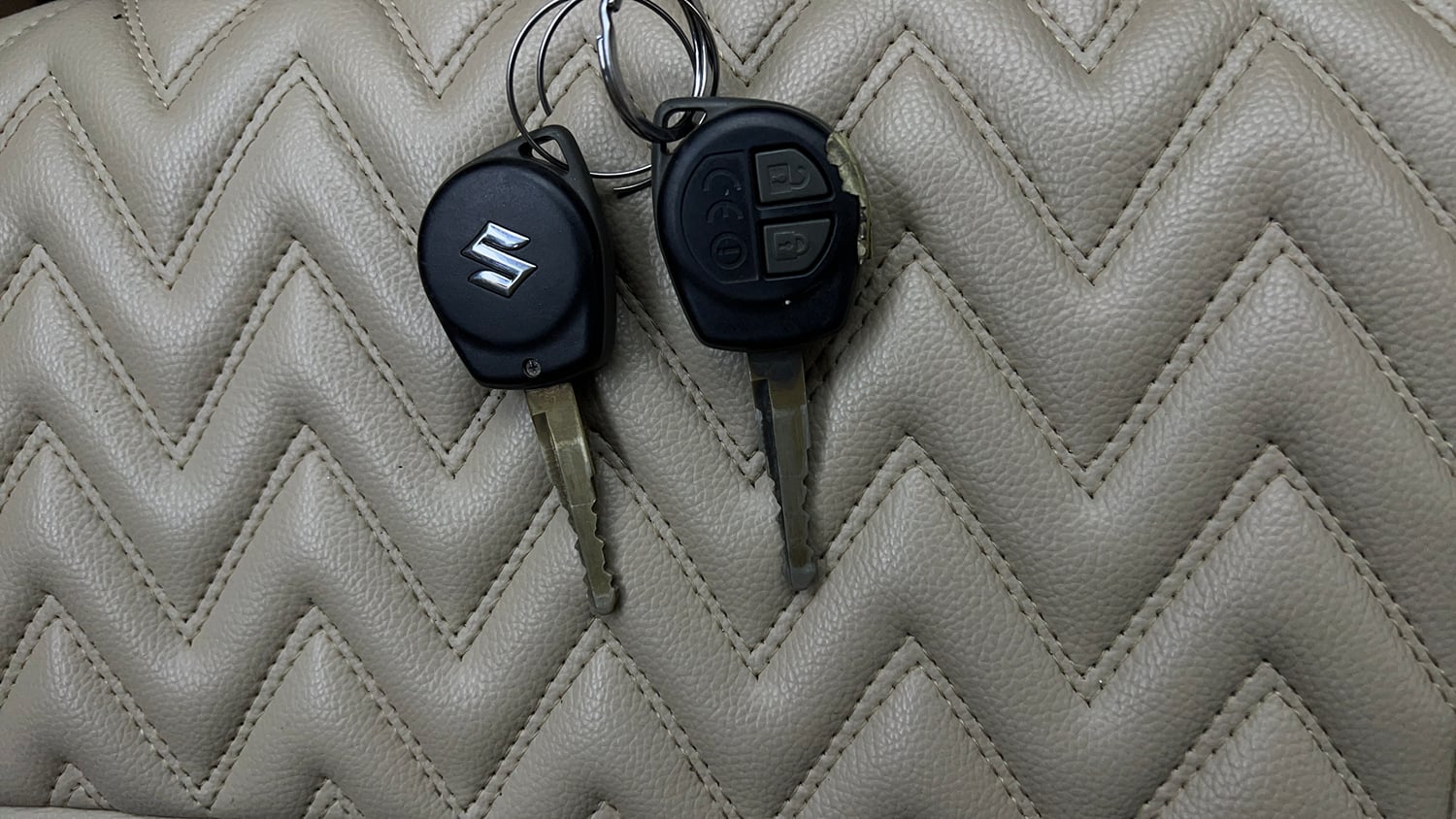 Used 2021 Maruti Suzuki Dzire VXi Petrol Manual extra CAR KEY VIEW