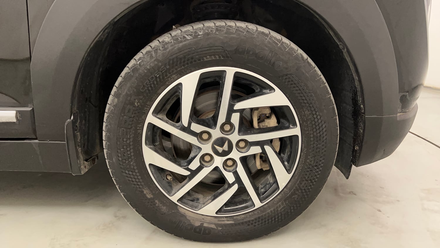 Used 2024 Mahindra XUV 3XO AX5 1.5 Diesel Diesel Manual tyres RIGHT FRONT TYRE RIM VIEW