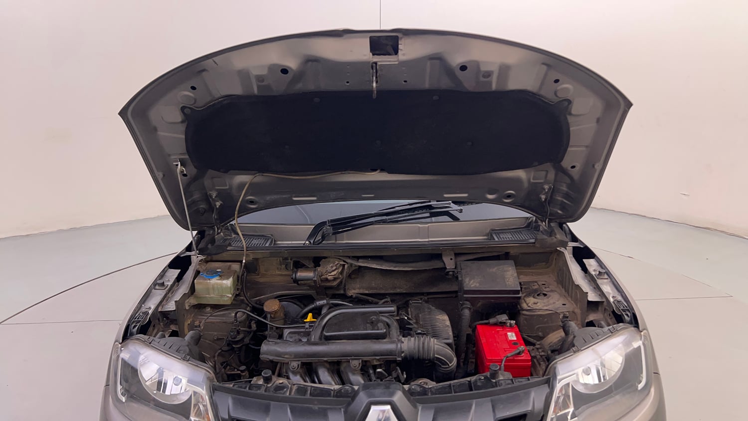 Used 2018 Renault Kwid 1.0 RXT AMT Opt Petrol Automatic engine ENGINE & BONNET OPEN FRONT VIEW