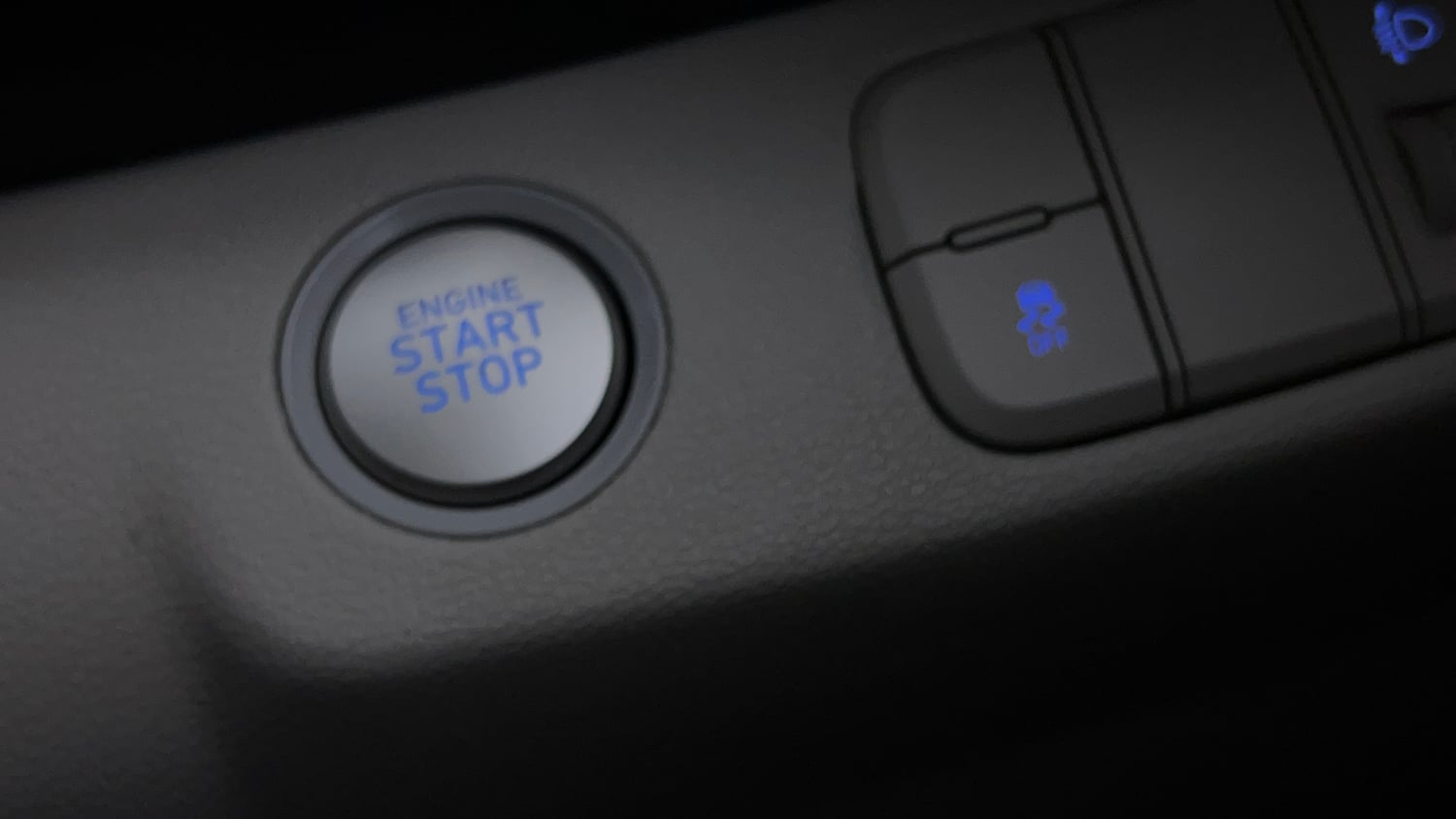 Used 2023 Hyundai Venue SX (O) 1.0 Turbo DCT Petrol Automatic top_features Keyless start