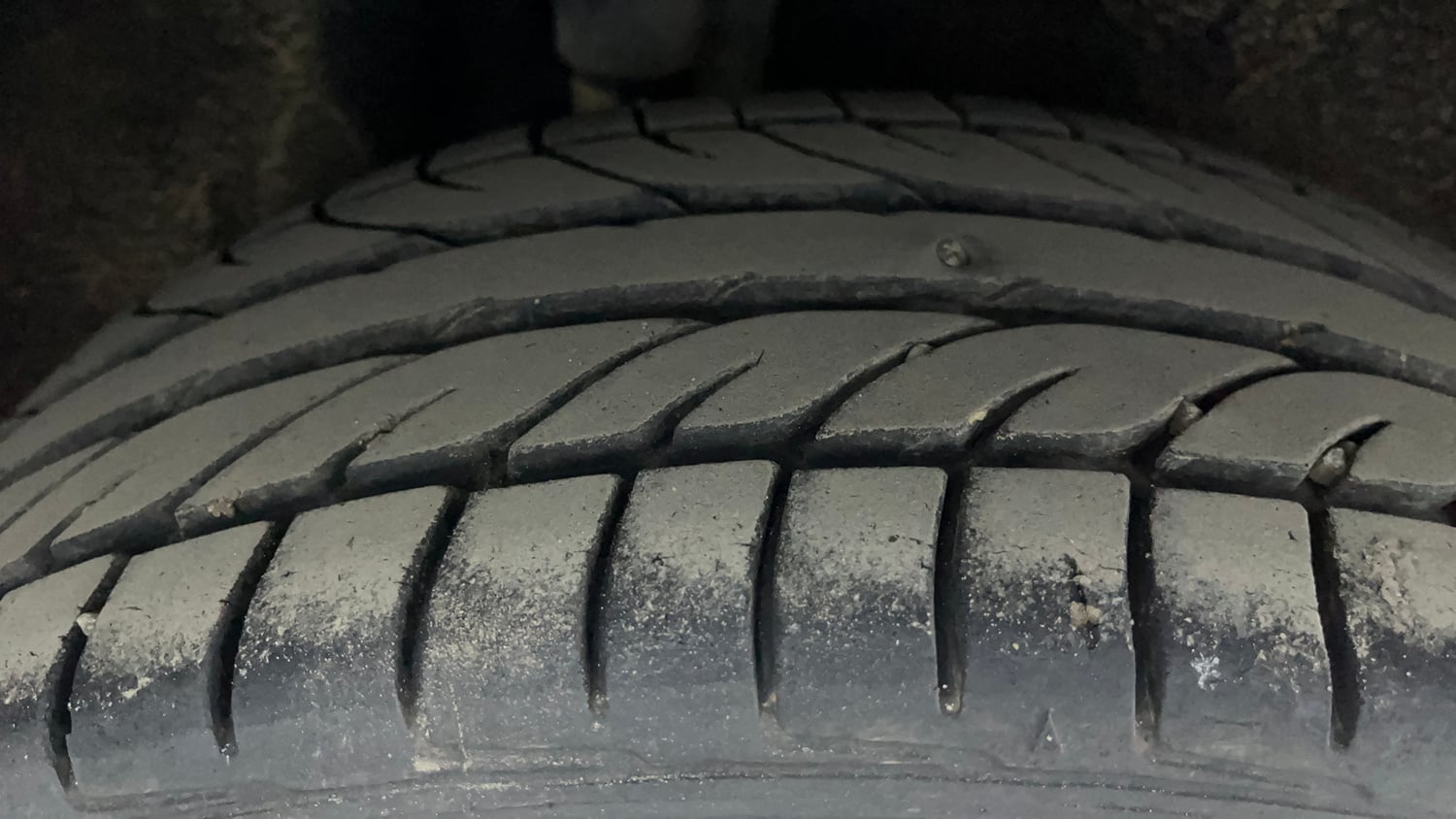 Used 2019 Ford EcoSport Titanium + 1.5L Ti-VCT AT Petrol Automatic tyres RIGHT REAR TYRE TREAD VIEW