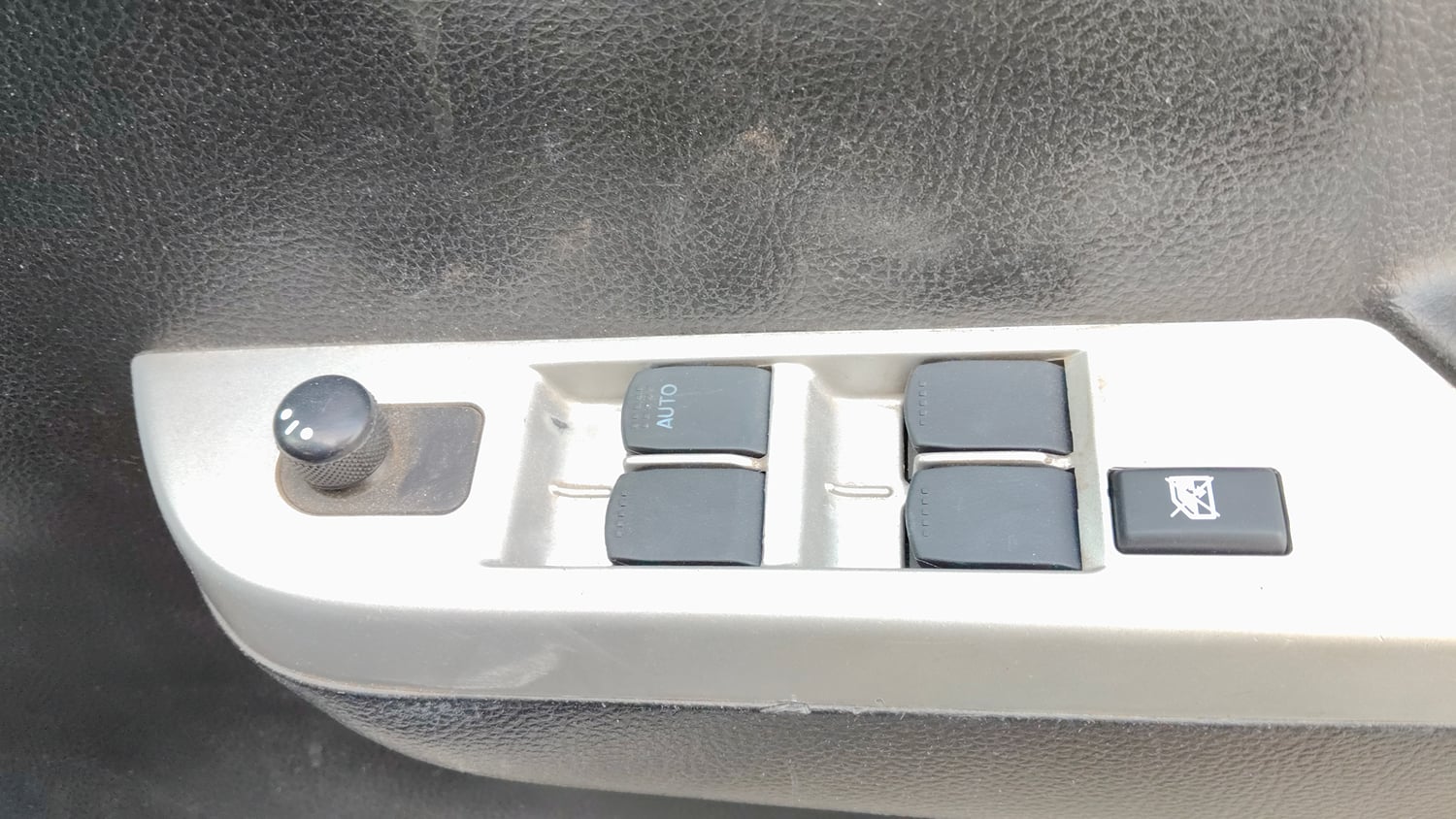 Used 2015 Maruti Suzuki Wagon R VXI Petrol Manual top_features Power windows